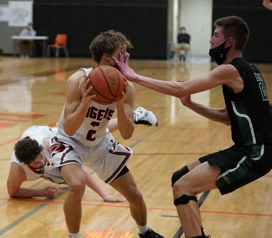 Ripon High School boys' basketball vs KML-4
